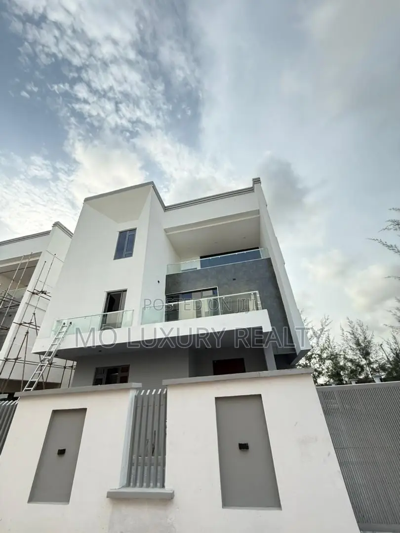 5bdrm Duplex in Lekki Phase 1 for sale