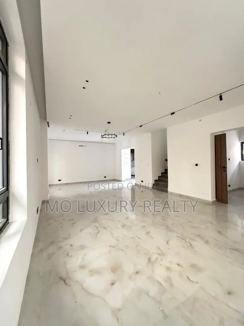 5bdrm Duplex in Lekki Phase 1 for sale