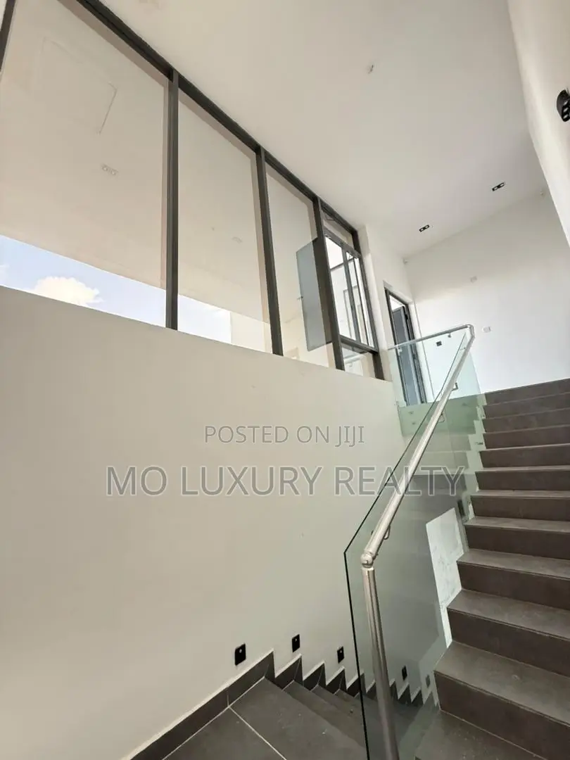 5bdrm Duplex in Lekki Phase 1 for sale