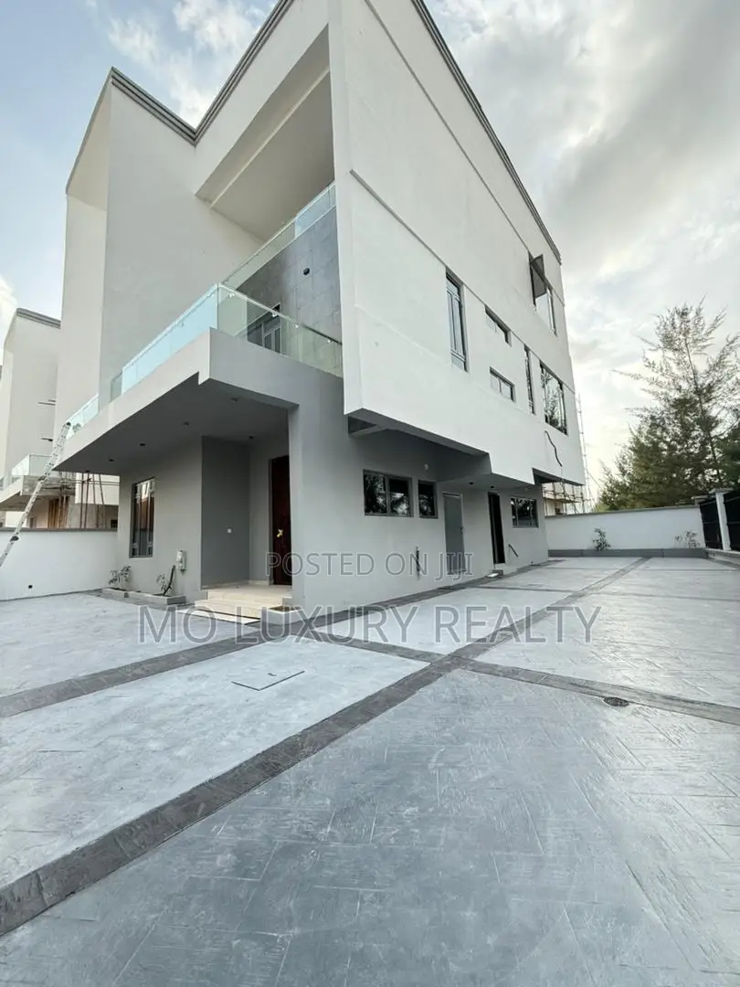 5bdrm Duplex in Lekki Phase 1 for sale