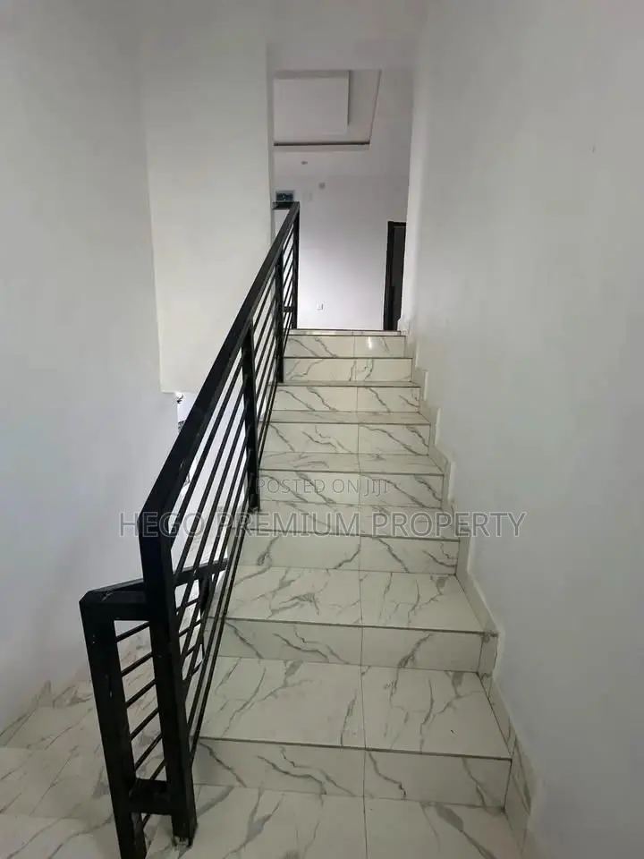 4bdrm Duplex in Rumunduru, Rumuduru for sale