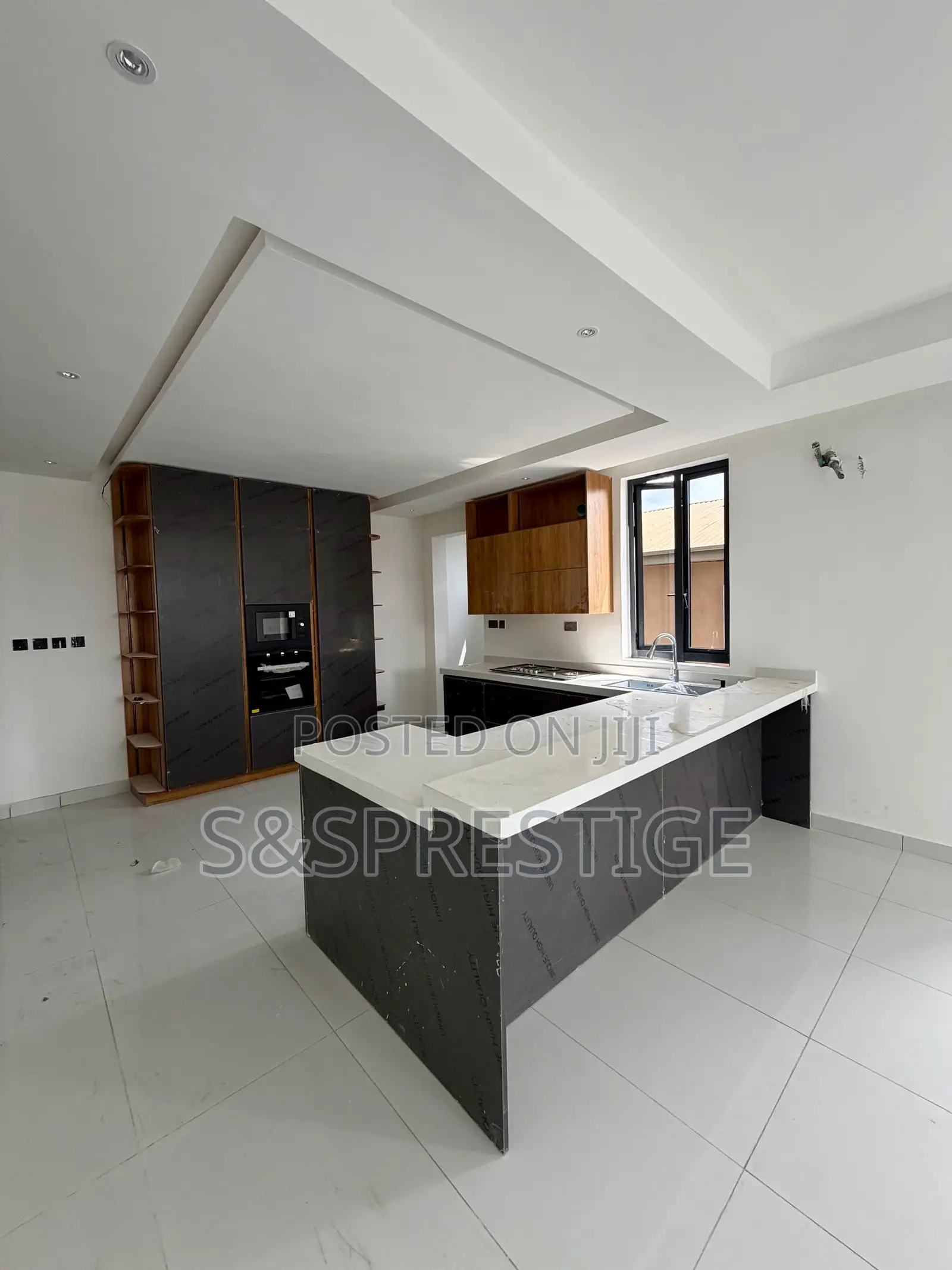 2bdrm Maisonette in Lekki Phase 1 for sale