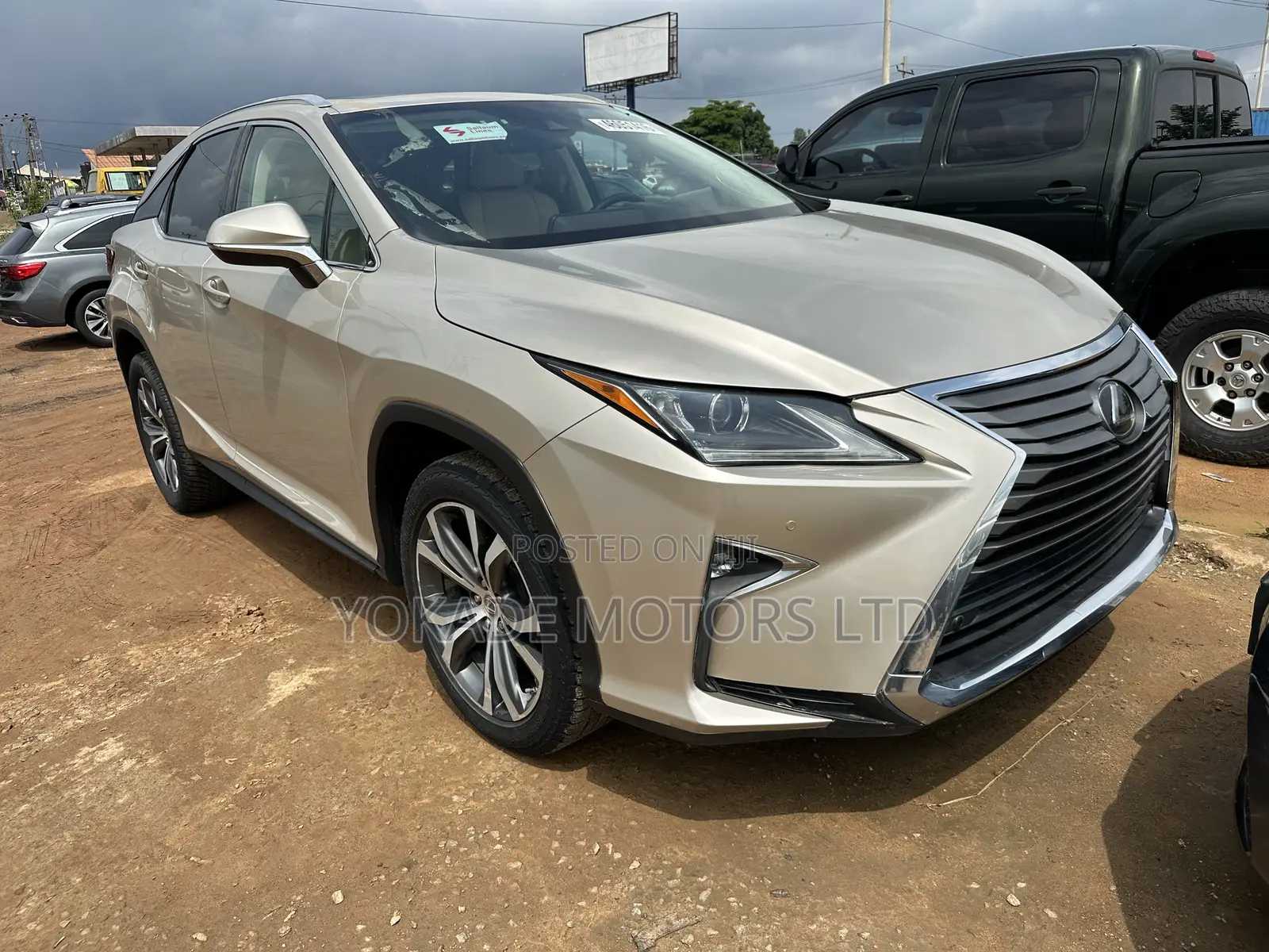 Lexus RX 350 FWD 2017 Gold