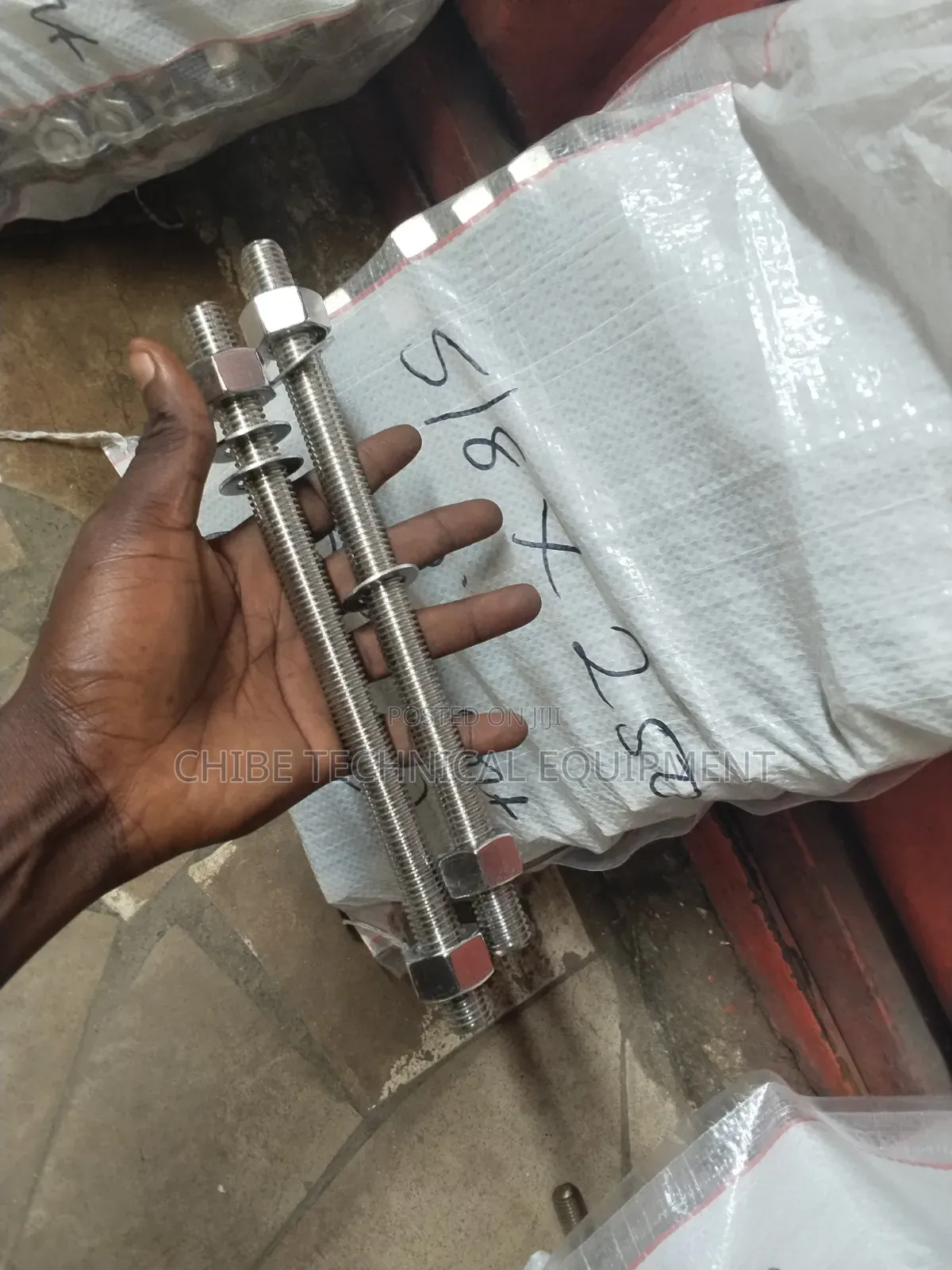 5/8 X 250 Ss Stud Bolt and Nut