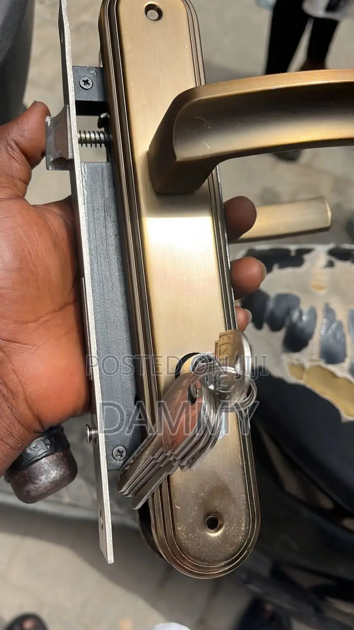 Door Lock Set Features a Stainless Steel