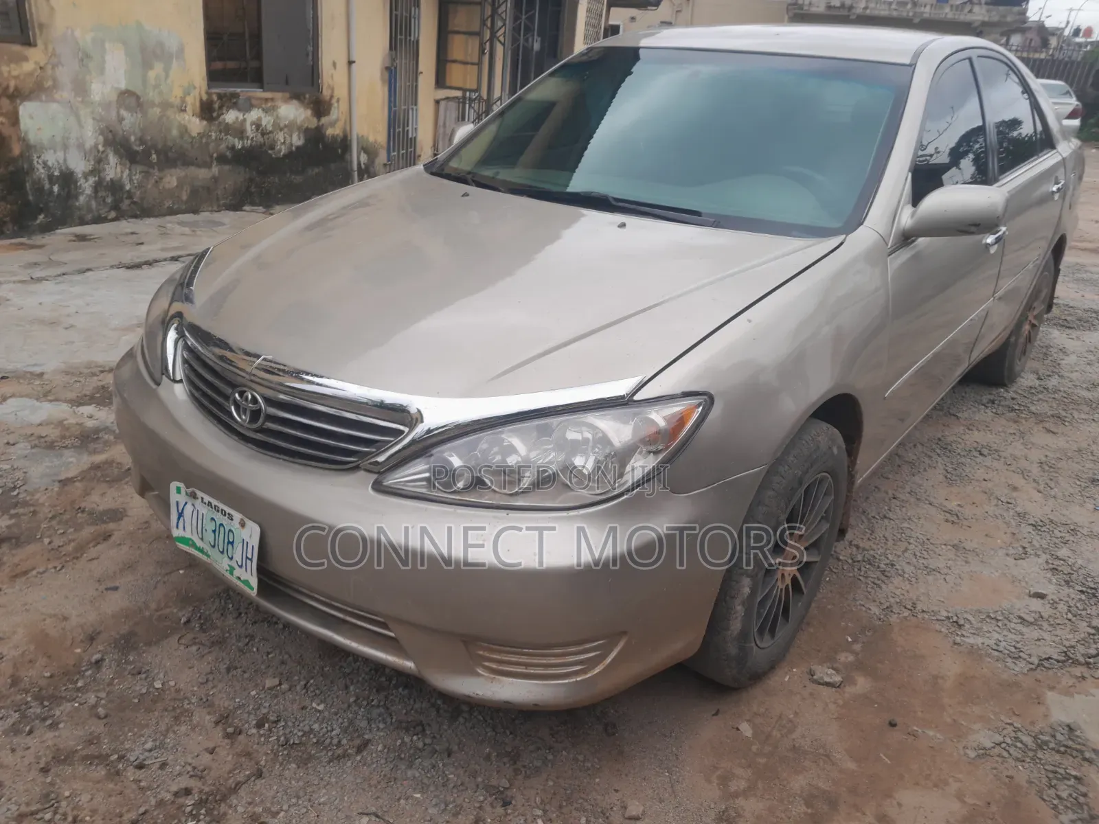 Toyota Camry XLE 4dr Sedan (2.4L 4cyl 5A) 2006 Gold