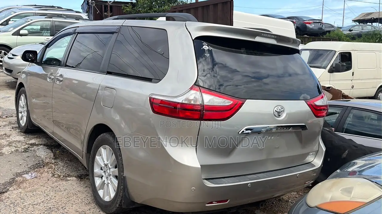 Toyota Sienna 2016 Gold