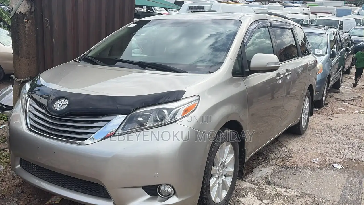 Toyota Sienna 2016 Gold