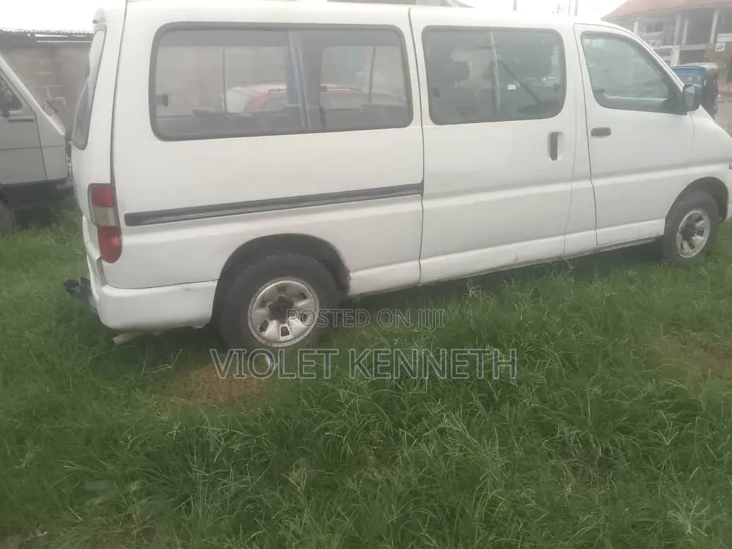 Toyota HiAce 2002 White