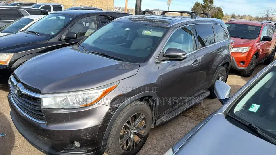 Toyota Highlander XLE V6 4x2 (3.5L 6cyl 6A) 2016 Gray