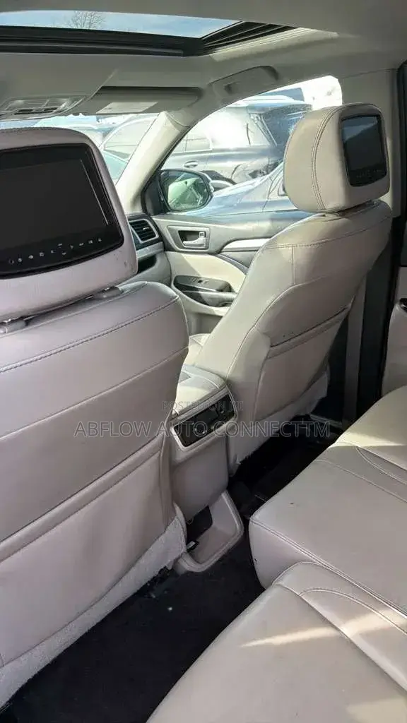 Toyota Highlander XLE V6 4x2 (3.5L 6cyl 6A) 2016 Gray
