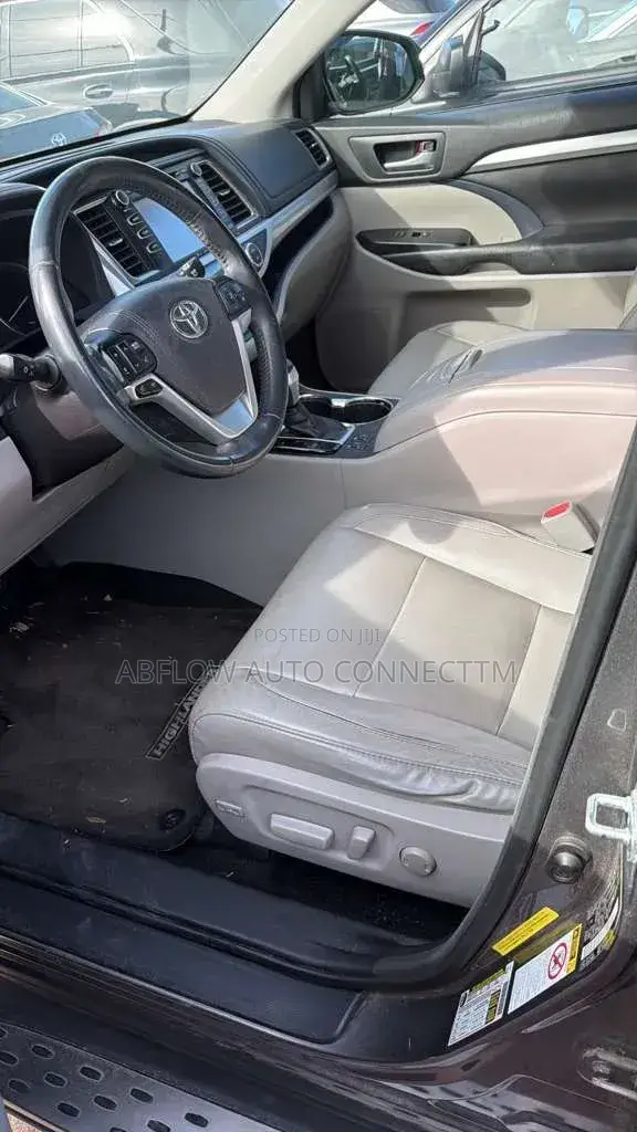 Toyota Highlander XLE V6 4x2 (3.5L 6cyl 6A) 2016 Gray