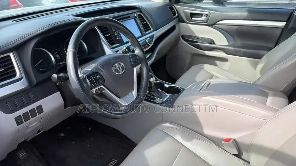 Toyota Highlander XLE V6 4x2 (3.5L 6cyl 6A) 2016 Gray