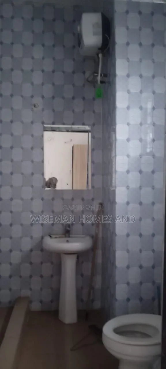 2bdrm Apartment in Ikota Lekki Gra for rent
