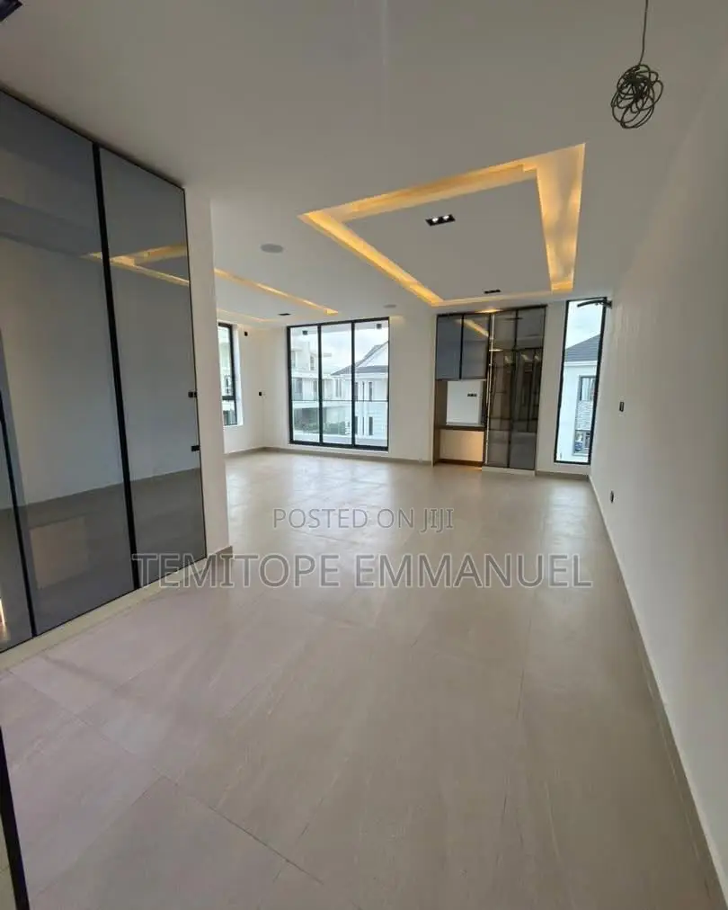 Furnished 5bdrm House in Lekki for sale