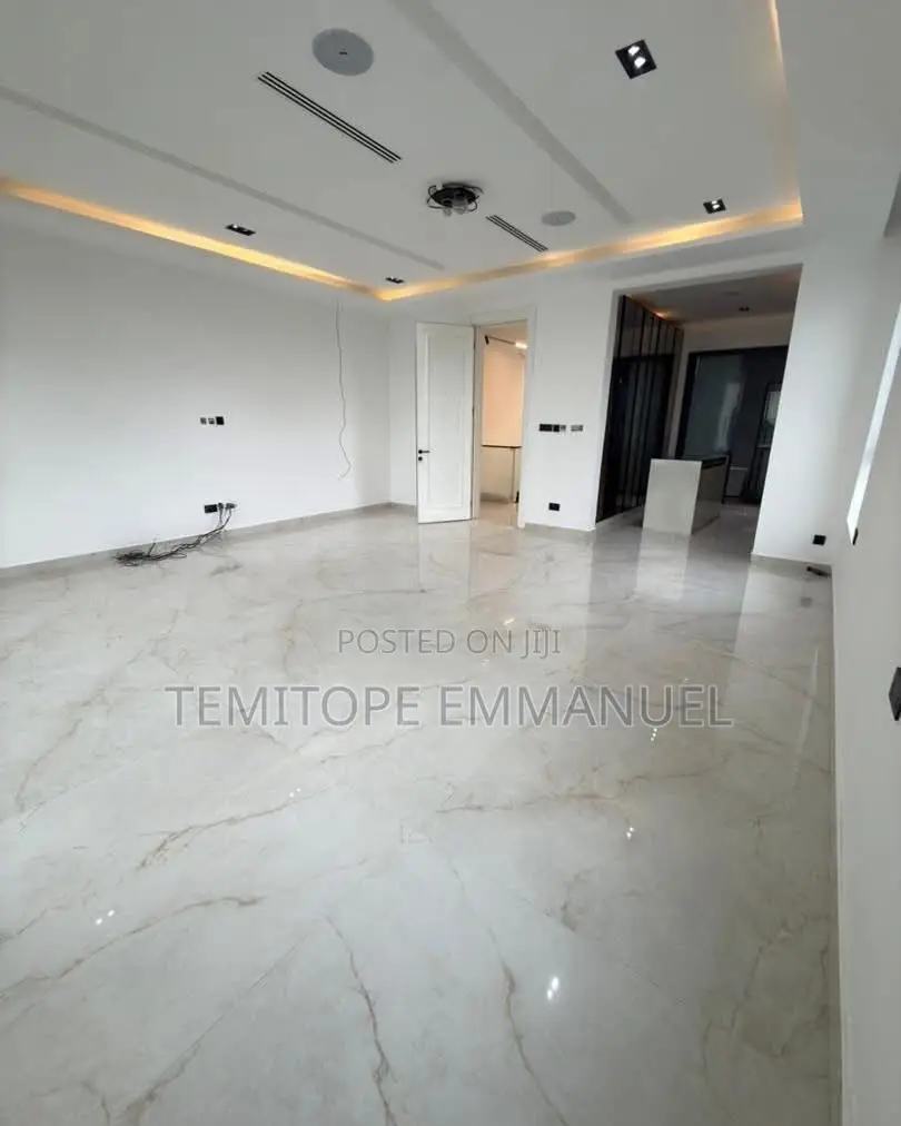 Furnished 5bdrm House in Lekki for sale