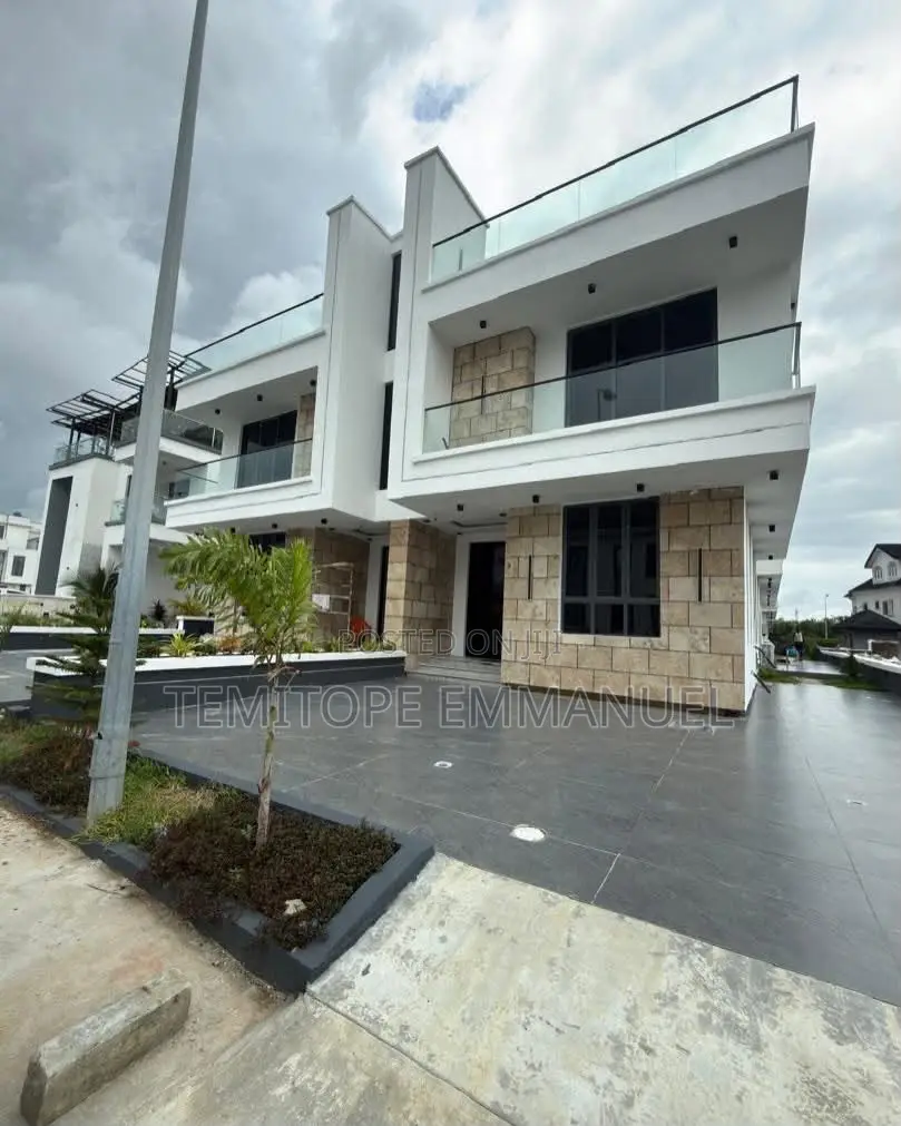 Furnished 5bdrm House in Lekki for sale
