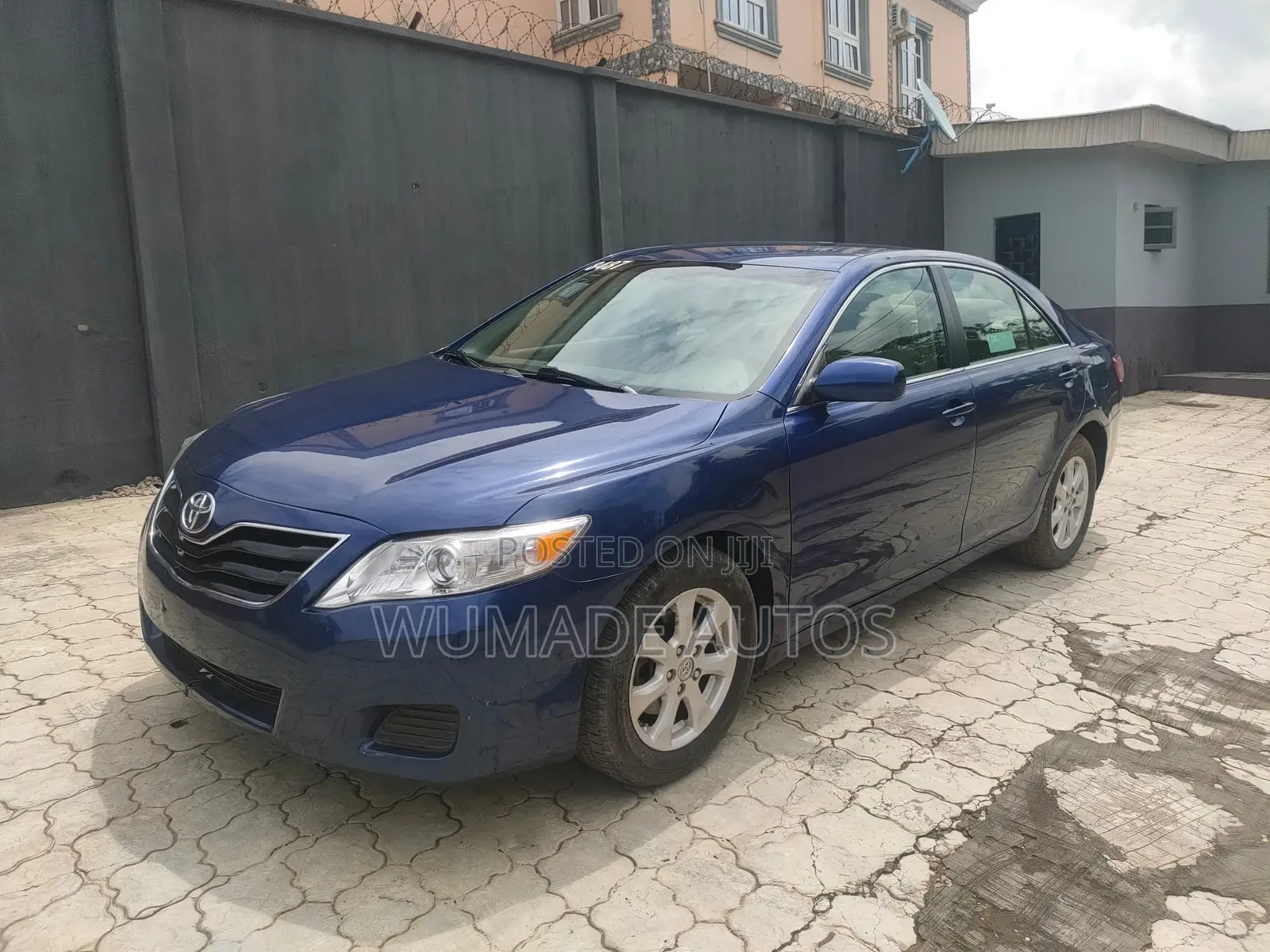Toyota Camry LE 4dr Sedan (2.5L 4cyl 6A) 2011 Blue