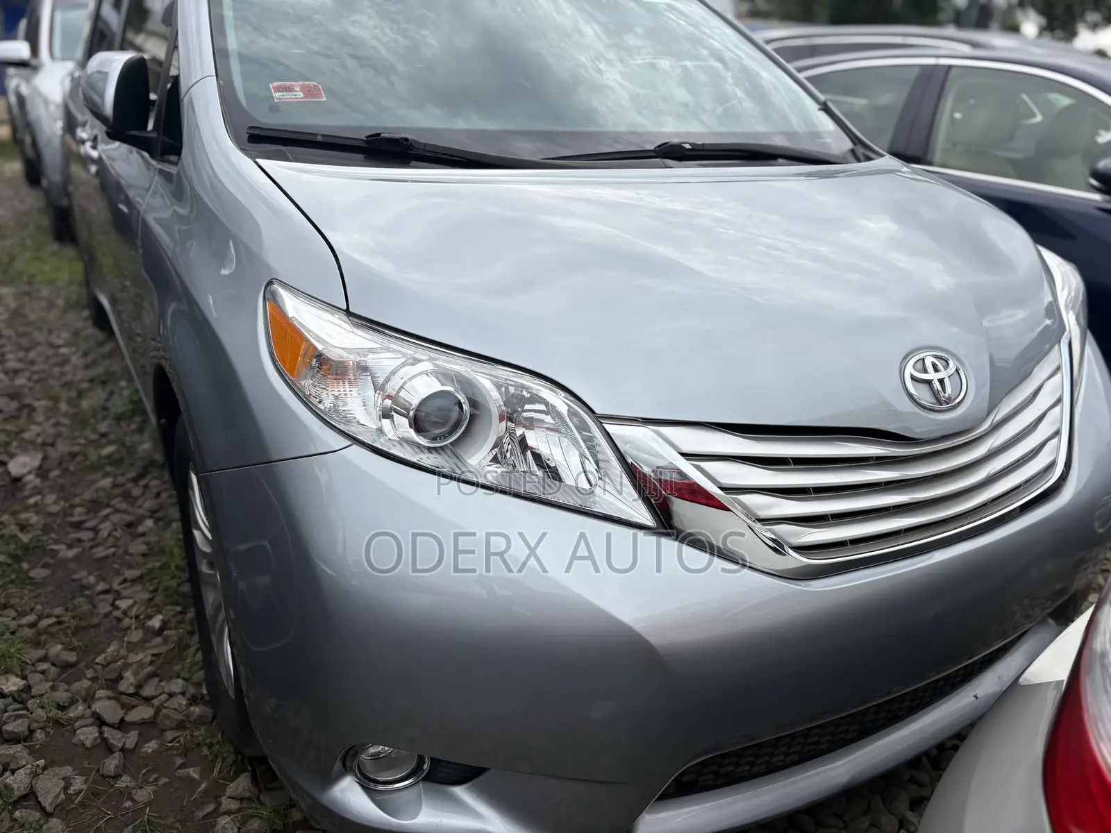 Toyota Sienna XLE Premium 8 Passenger (3.5L 6cyl 6A) 2016 Gray