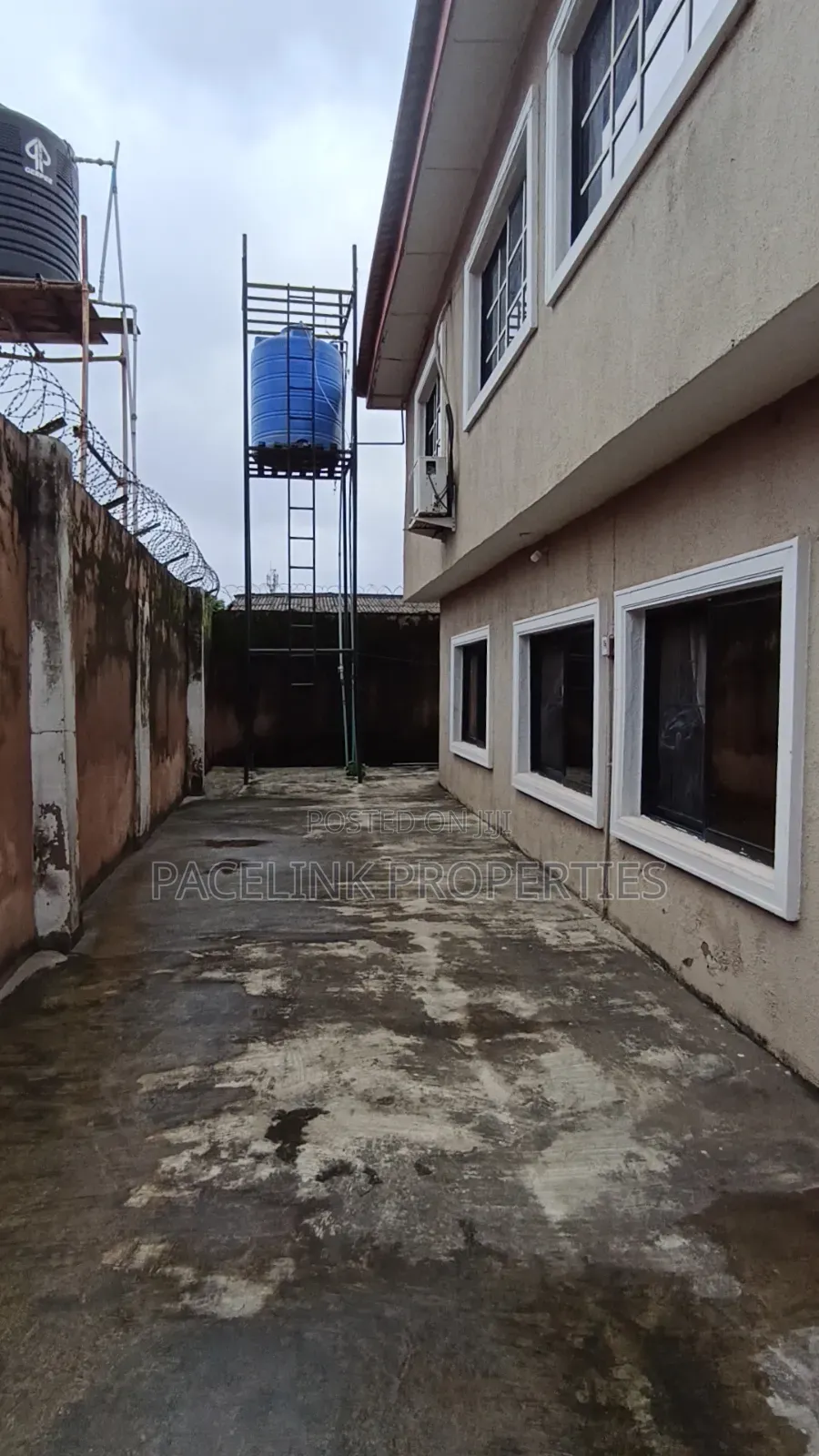 4bdrm Block of Flats in Ipaja / Ipaja for sale