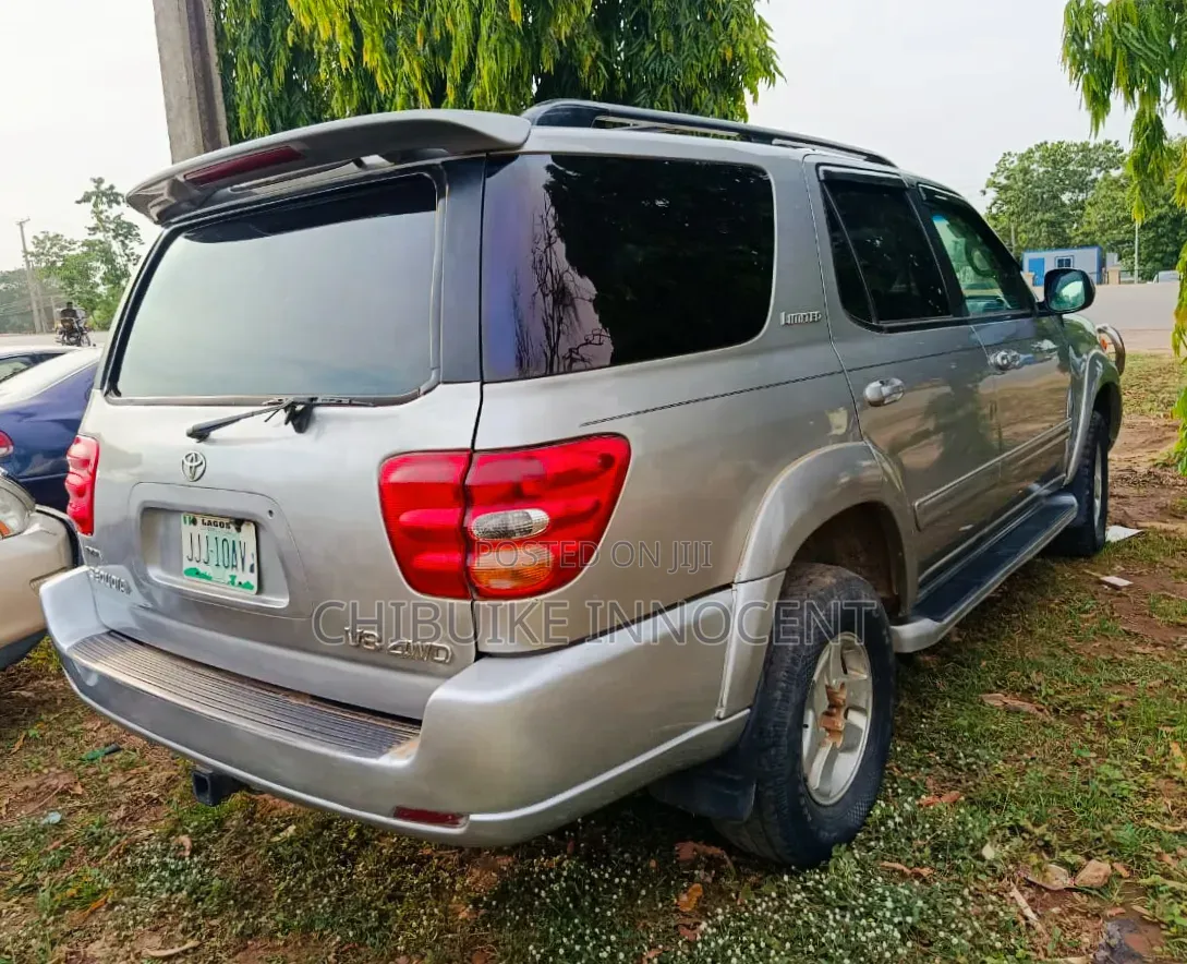 Toyota Sequoia 2004
