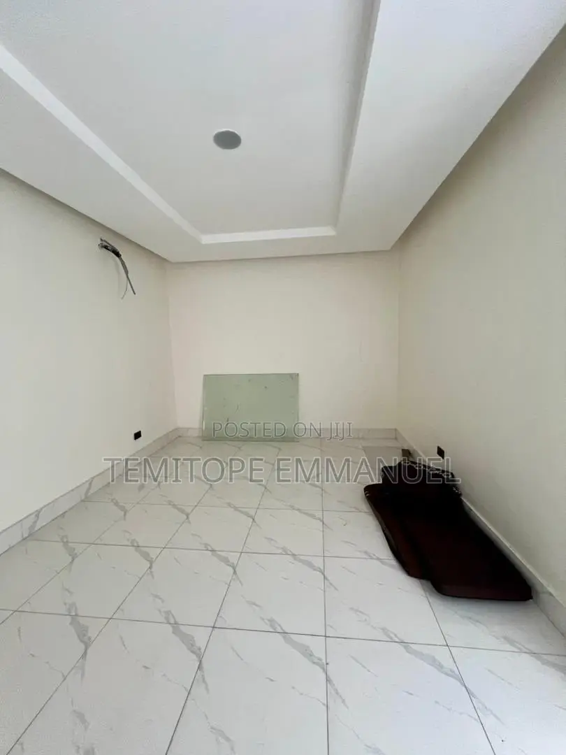 Furnished 5bdrm Duplex in Lekki Phase 1 for sale