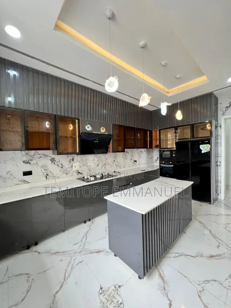 Furnished 5bdrm Duplex in Lekki Phase 1 for sale
