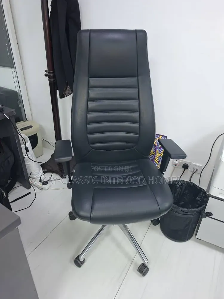 High-Quality Swivel Officer Chair