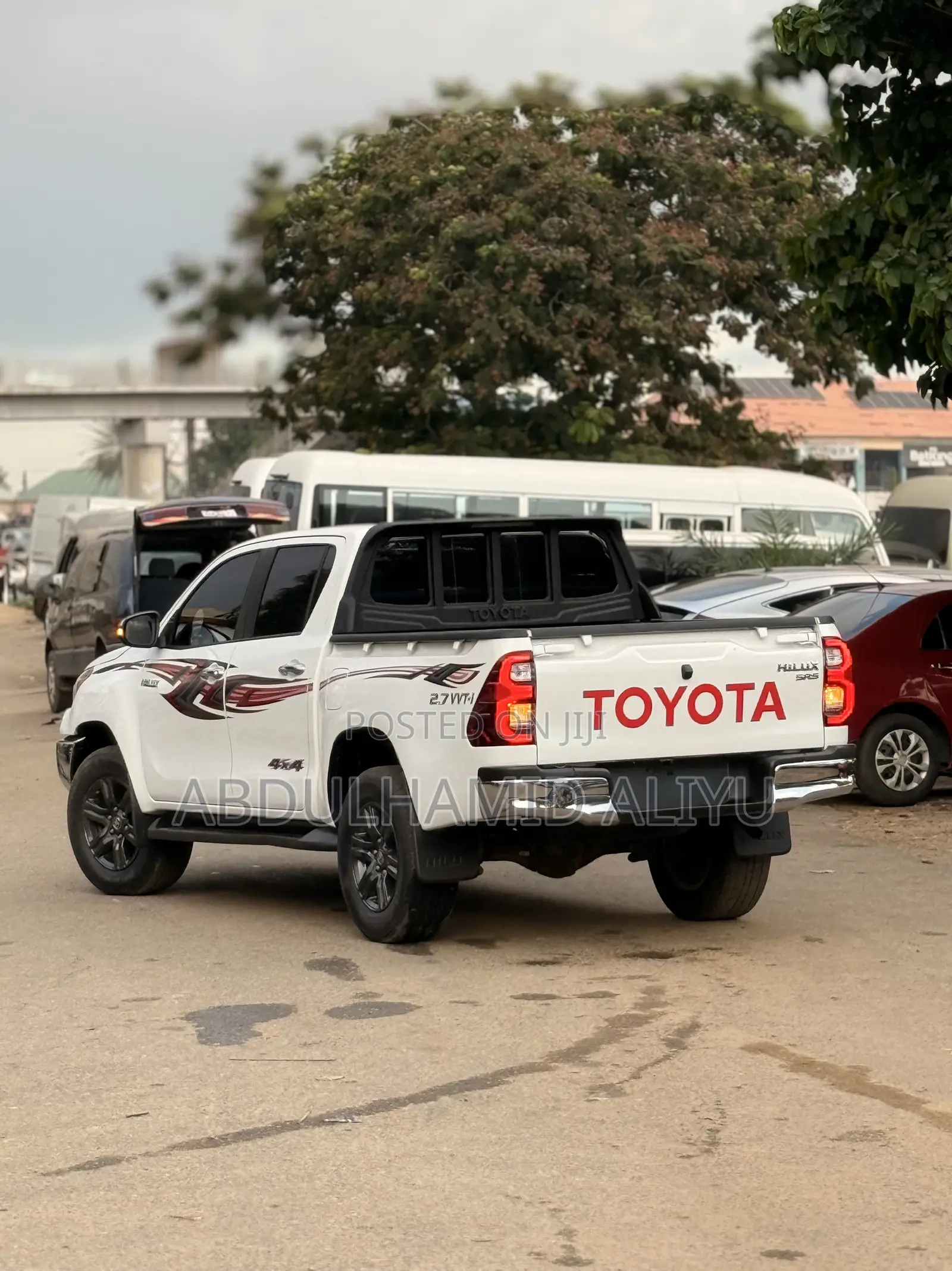 Toyota Hilux 2021 White