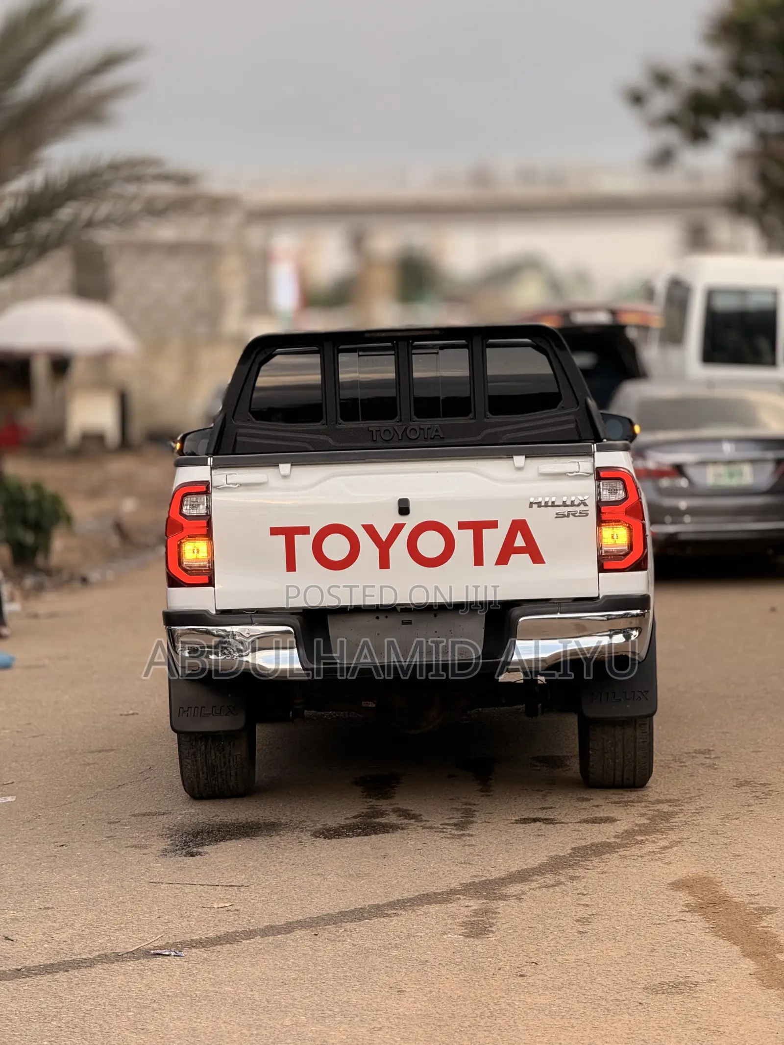 Toyota Hilux 2021 White