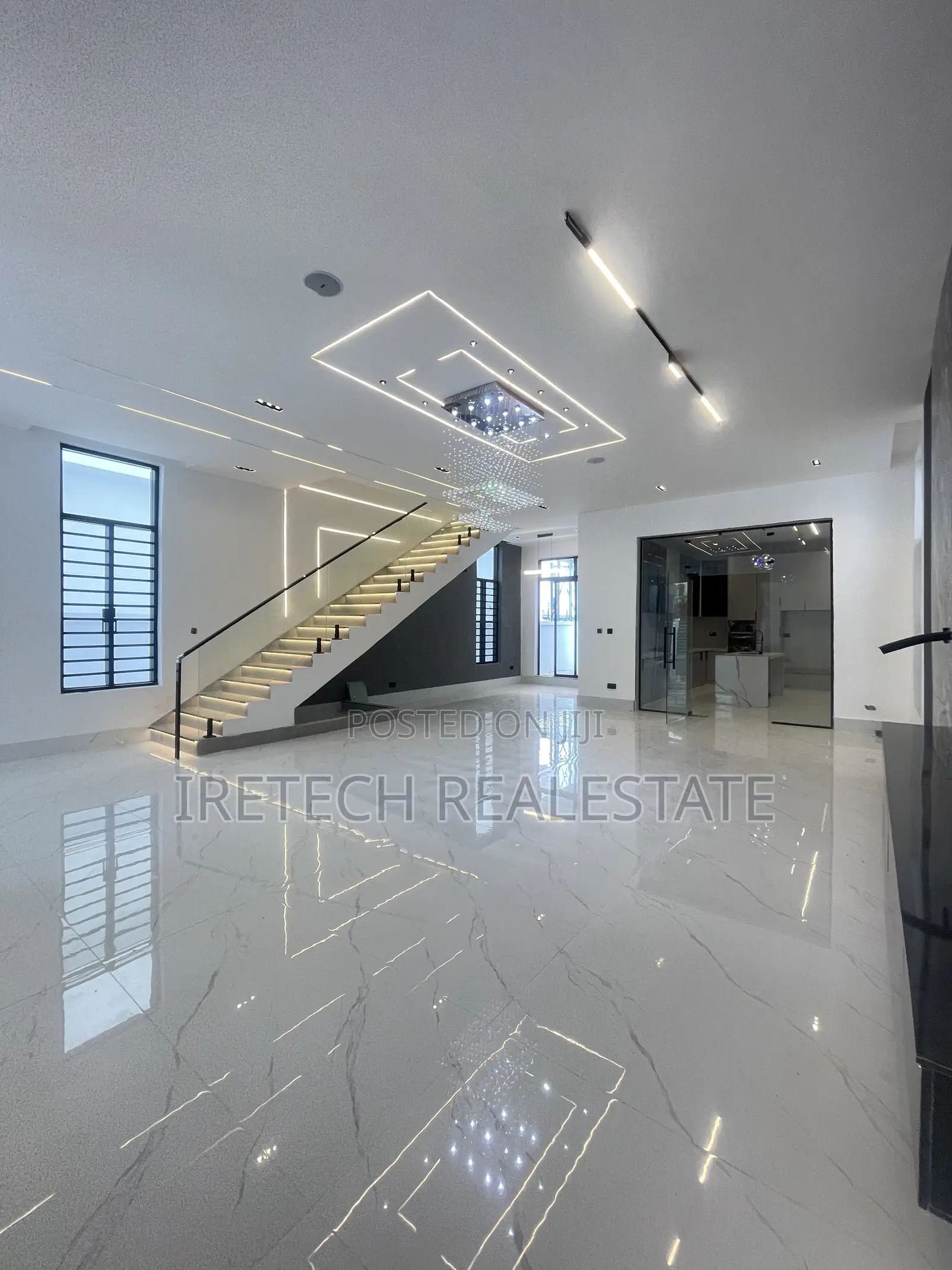 5bdrm Duplex in Chevron In A Gated for sale