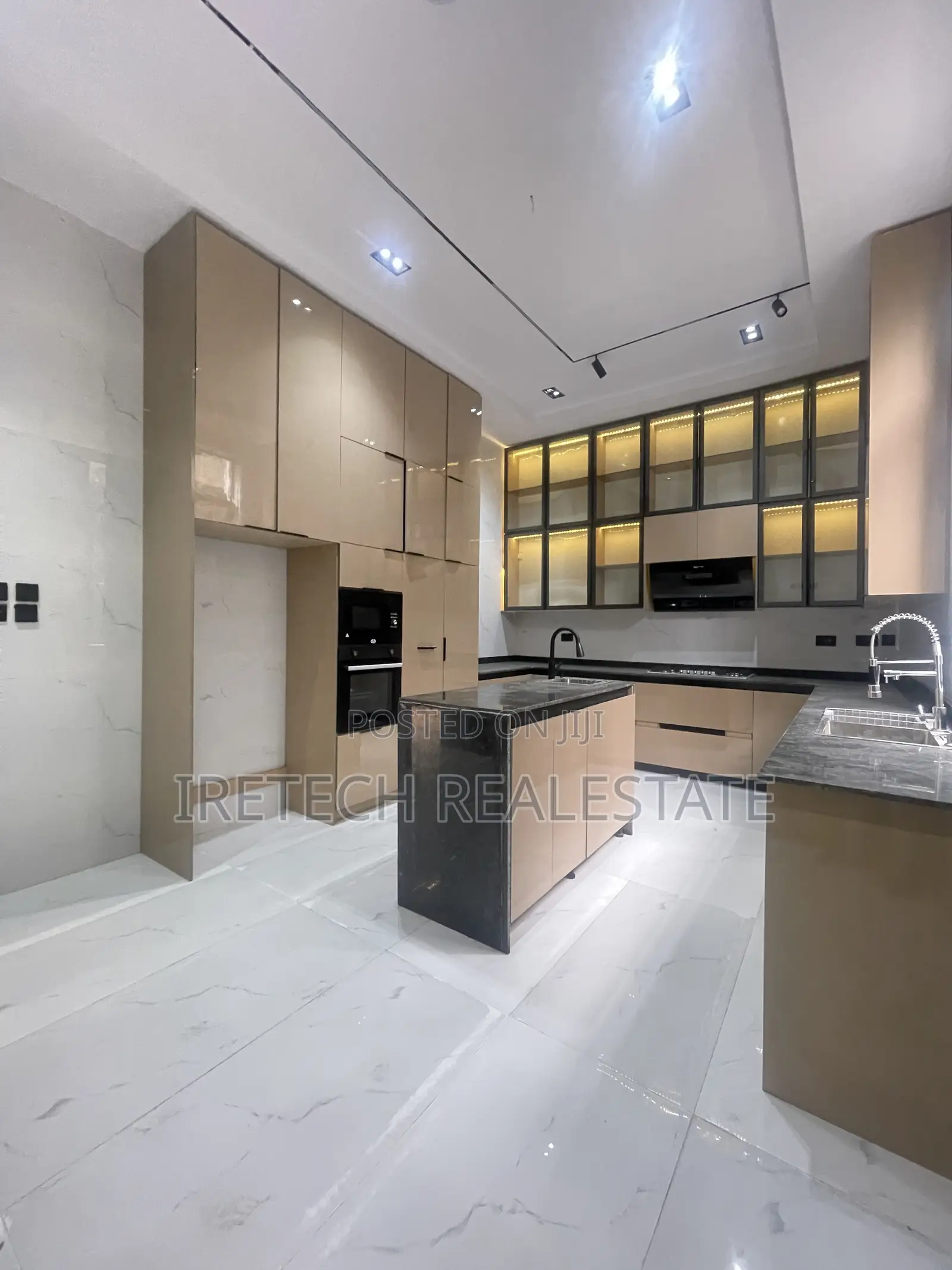 4bdrm Duplex in Chevron In A Secured for sale
