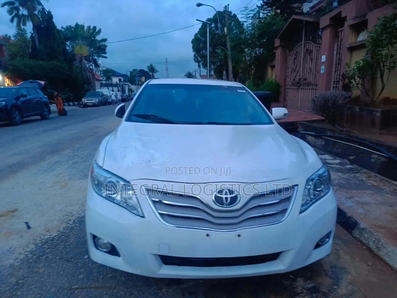 Toyota Camry LE 4dr Sedan (2.5L 4cyl 6A) 2011 White