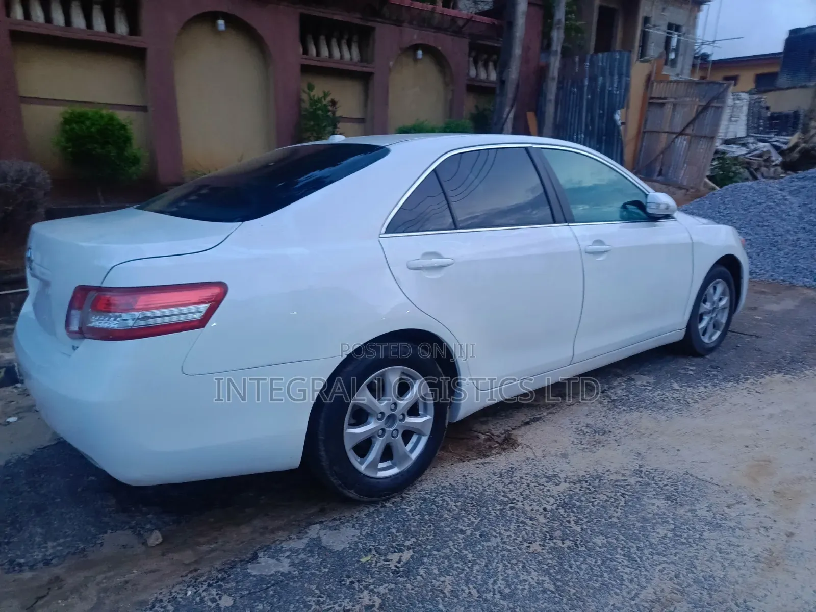 Toyota Camry LE 4dr Sedan (2.5L 4cyl 6A) 2011 White