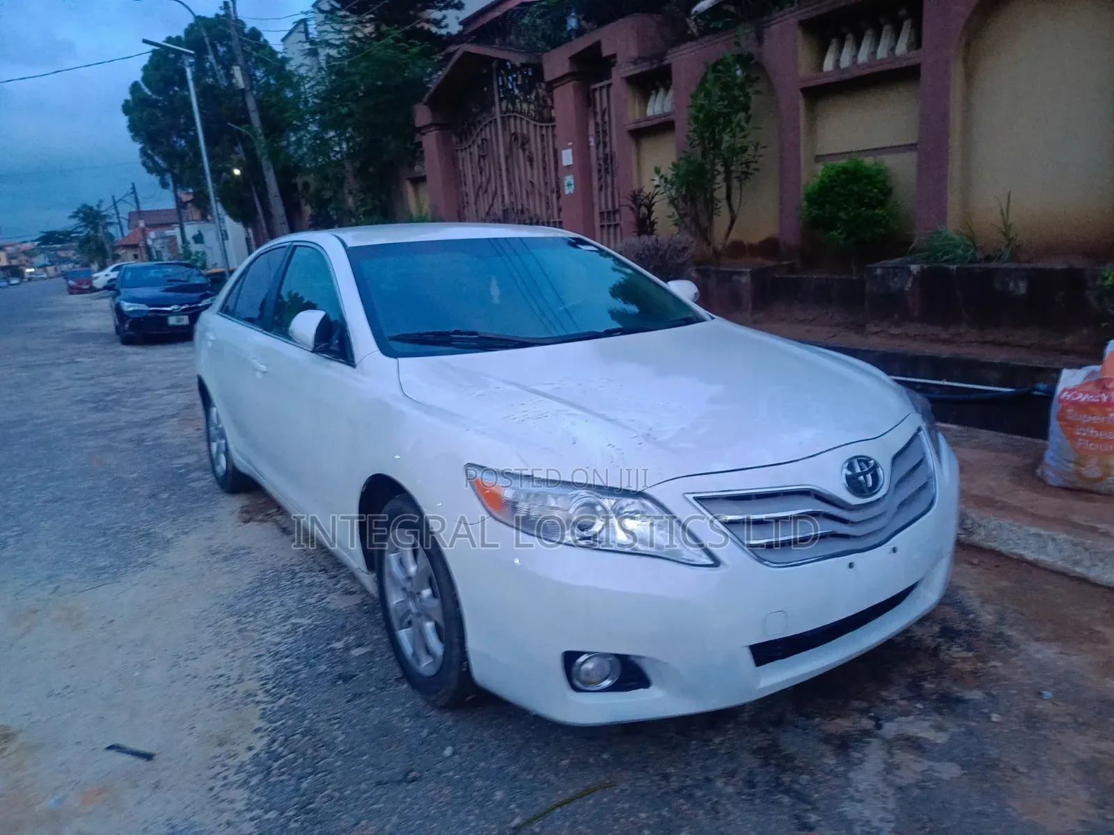 Toyota Camry LE 4dr Sedan (2.5L 4cyl 6A) 2011 White