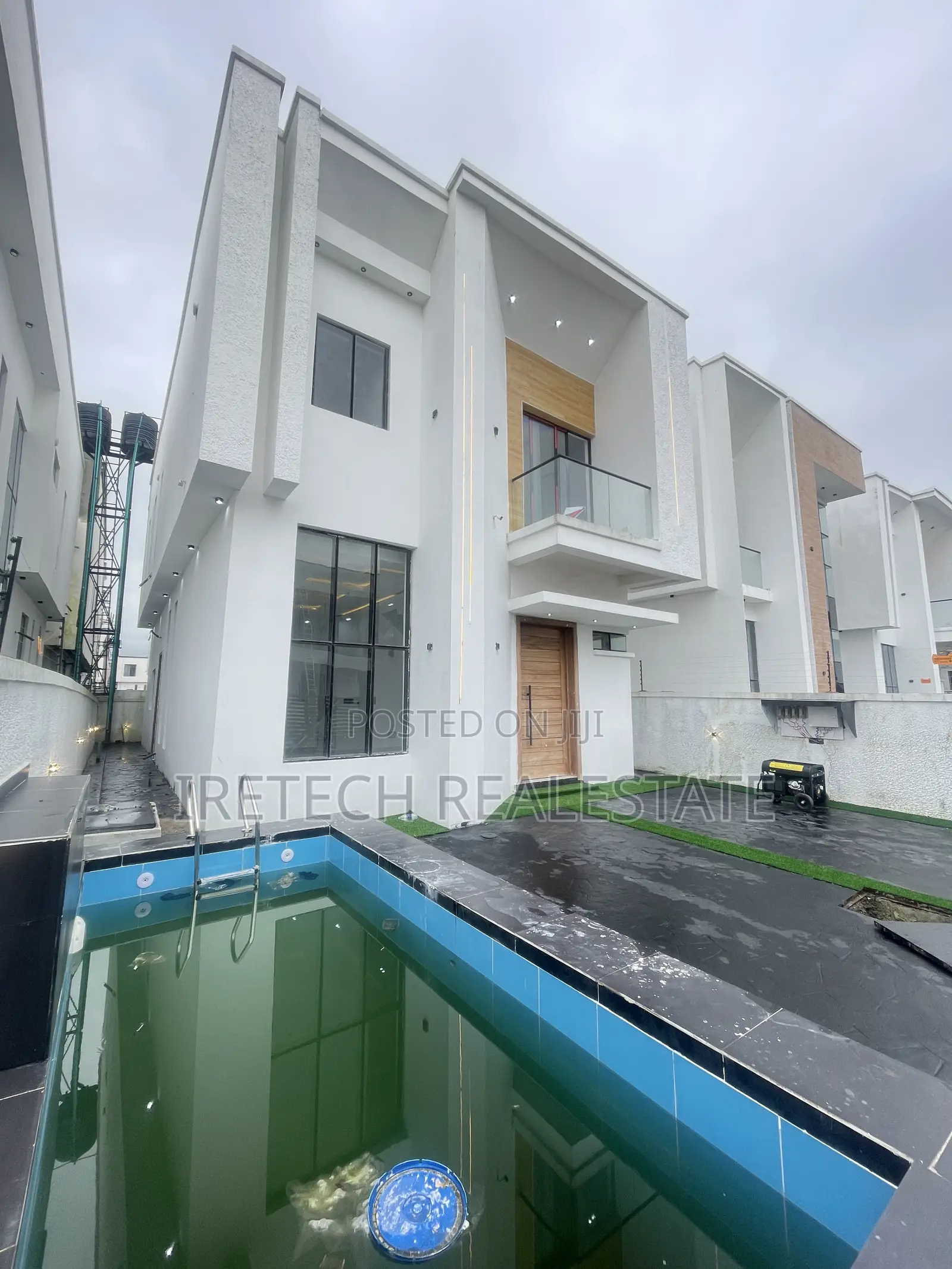 4bdrm Duplex in Chevron Well Secured for sale