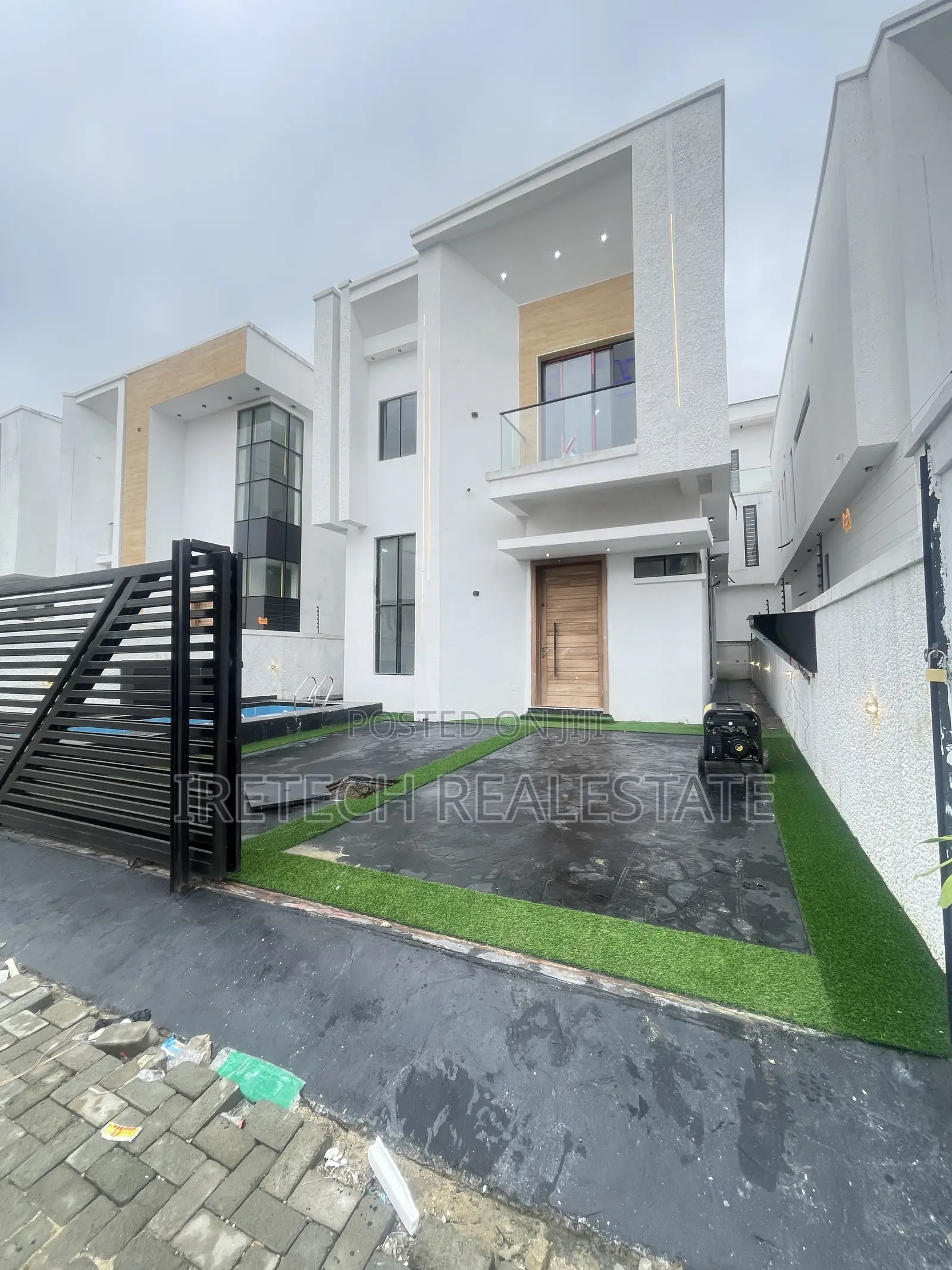 4bdrm Duplex in Chevron Well Secured for sale