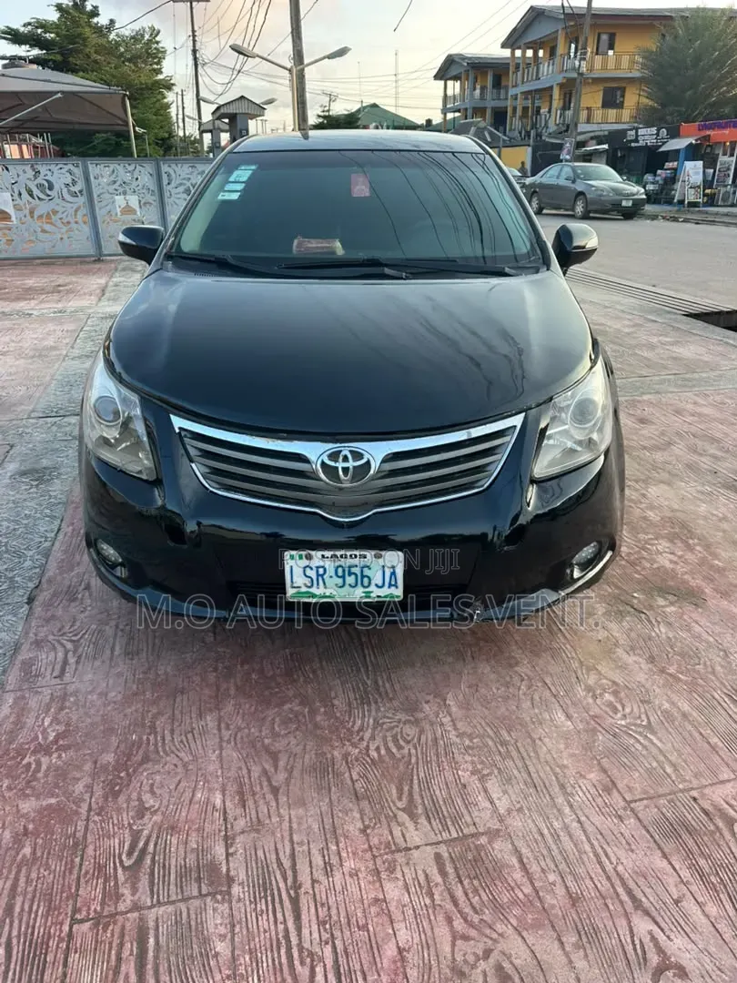 Toyota Avensis 2011 Black