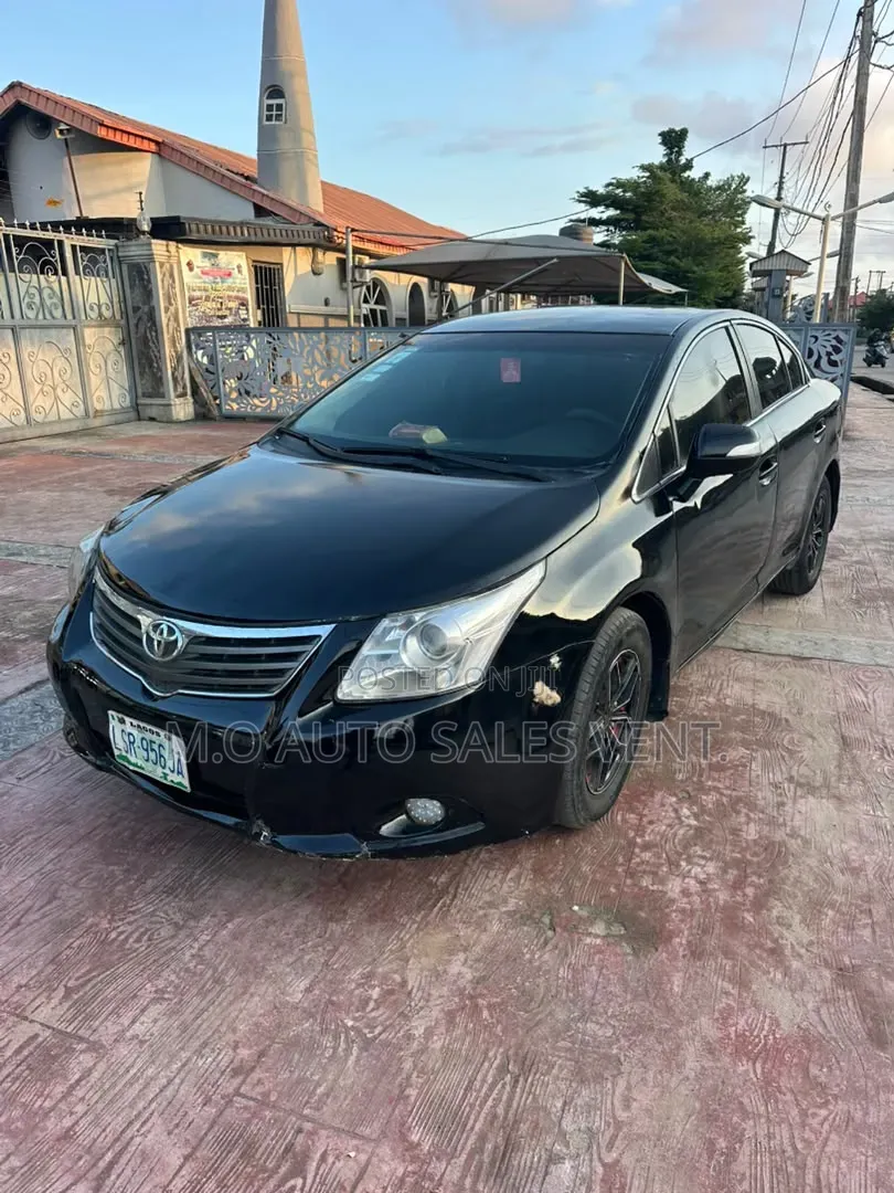 Toyota Avensis 2011 Black