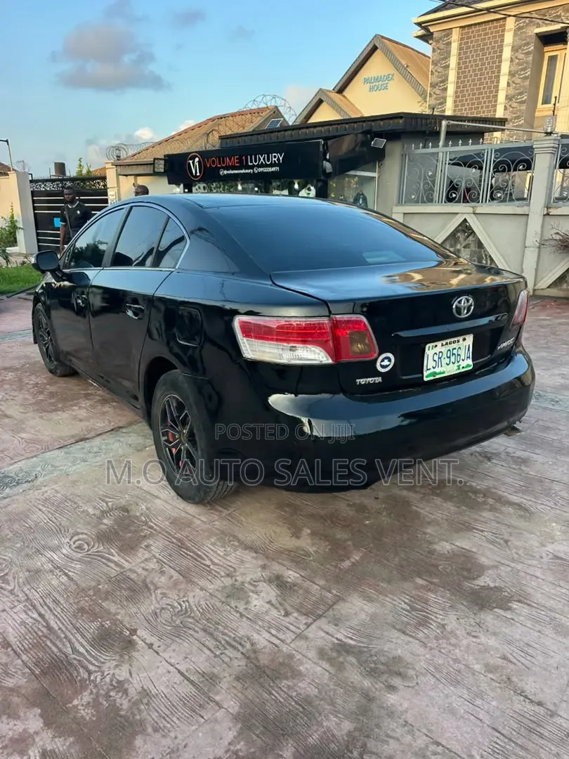 Toyota Avensis 2011 Black