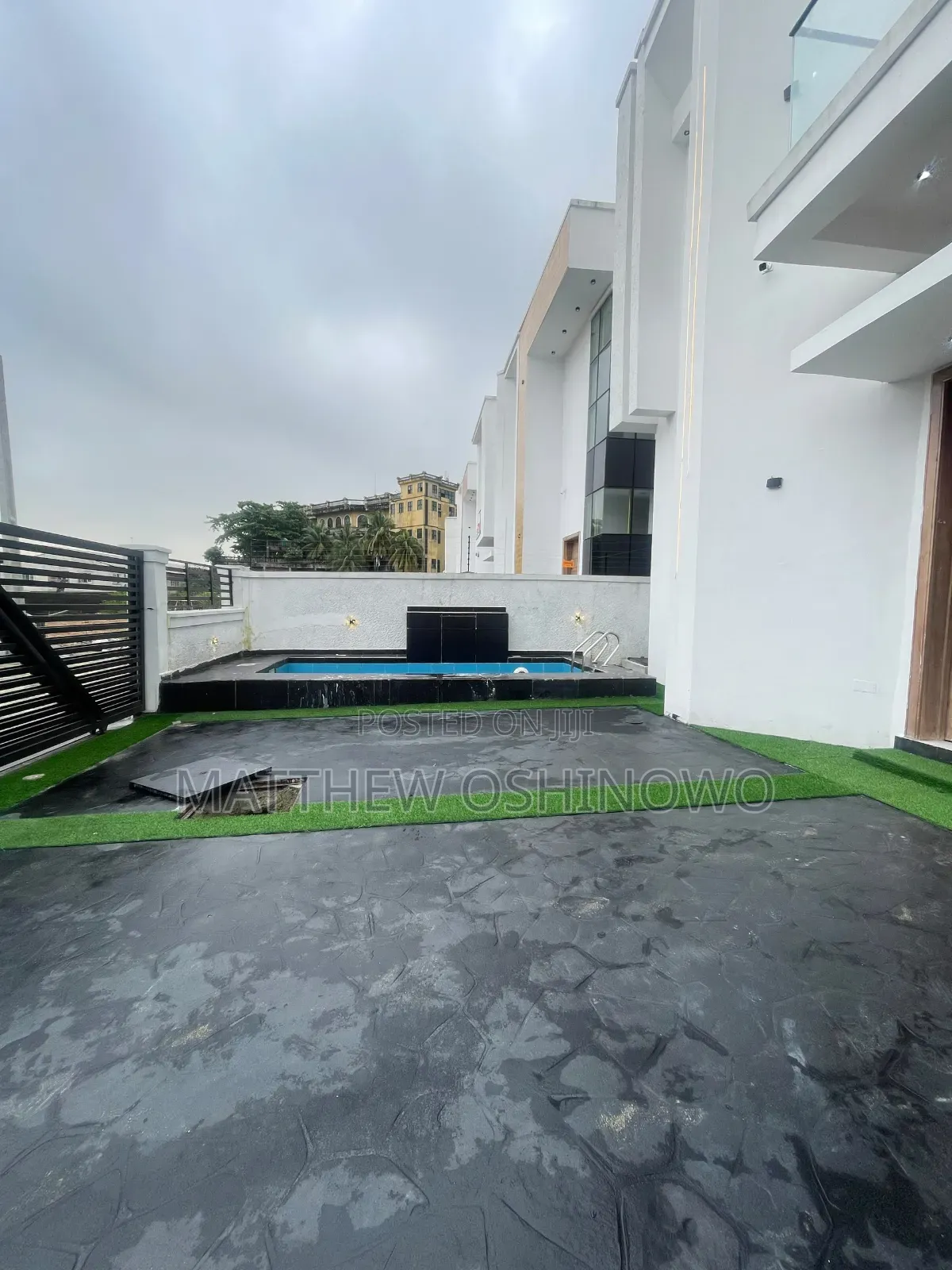 Furnished 4bdrm Duplex in Madam Close, Chevron for sale