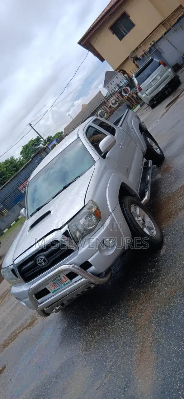 Toyota Tacoma 2010 Silver