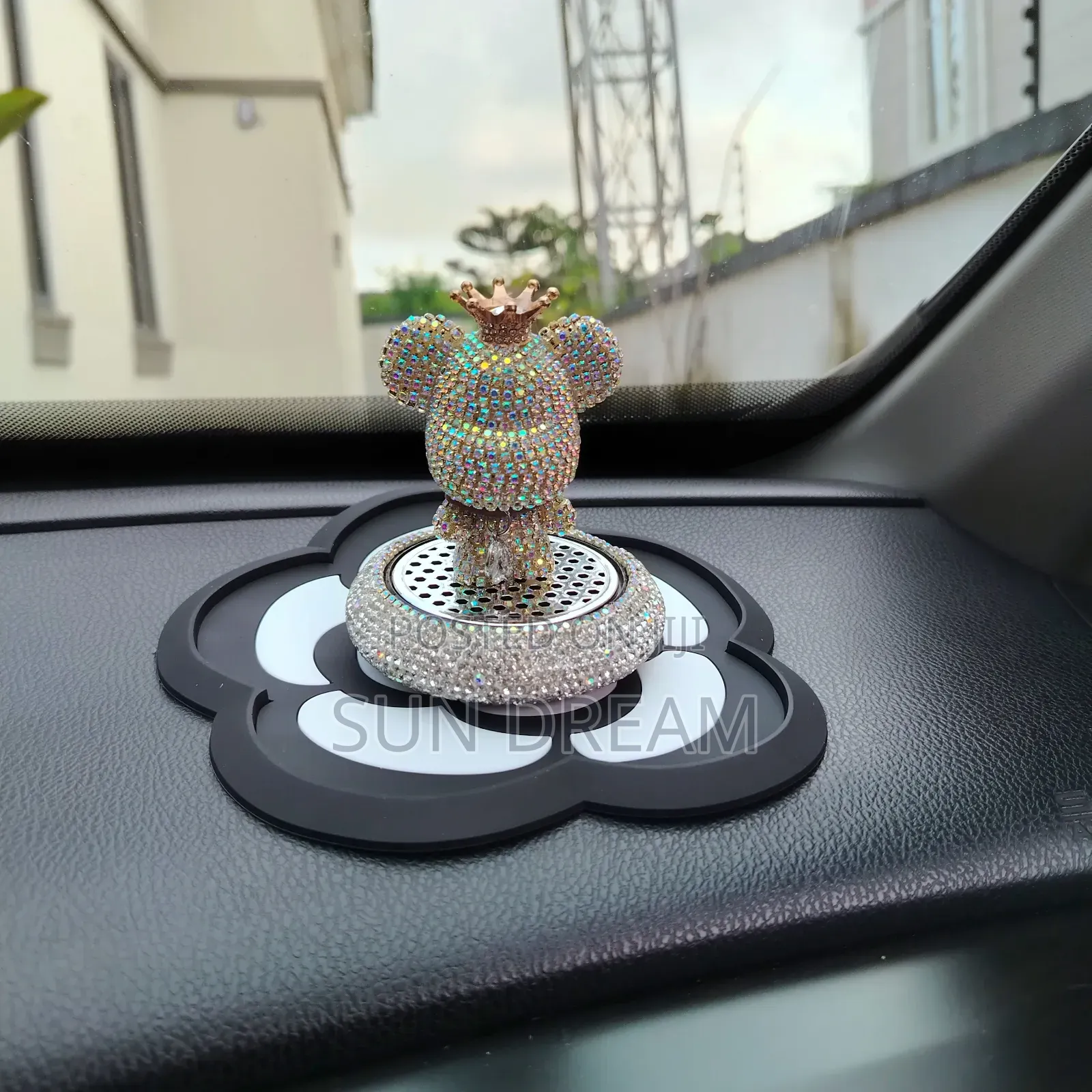 Car Ornaments Diamond Bear Decration Gift Ideas for Car Air Freshener