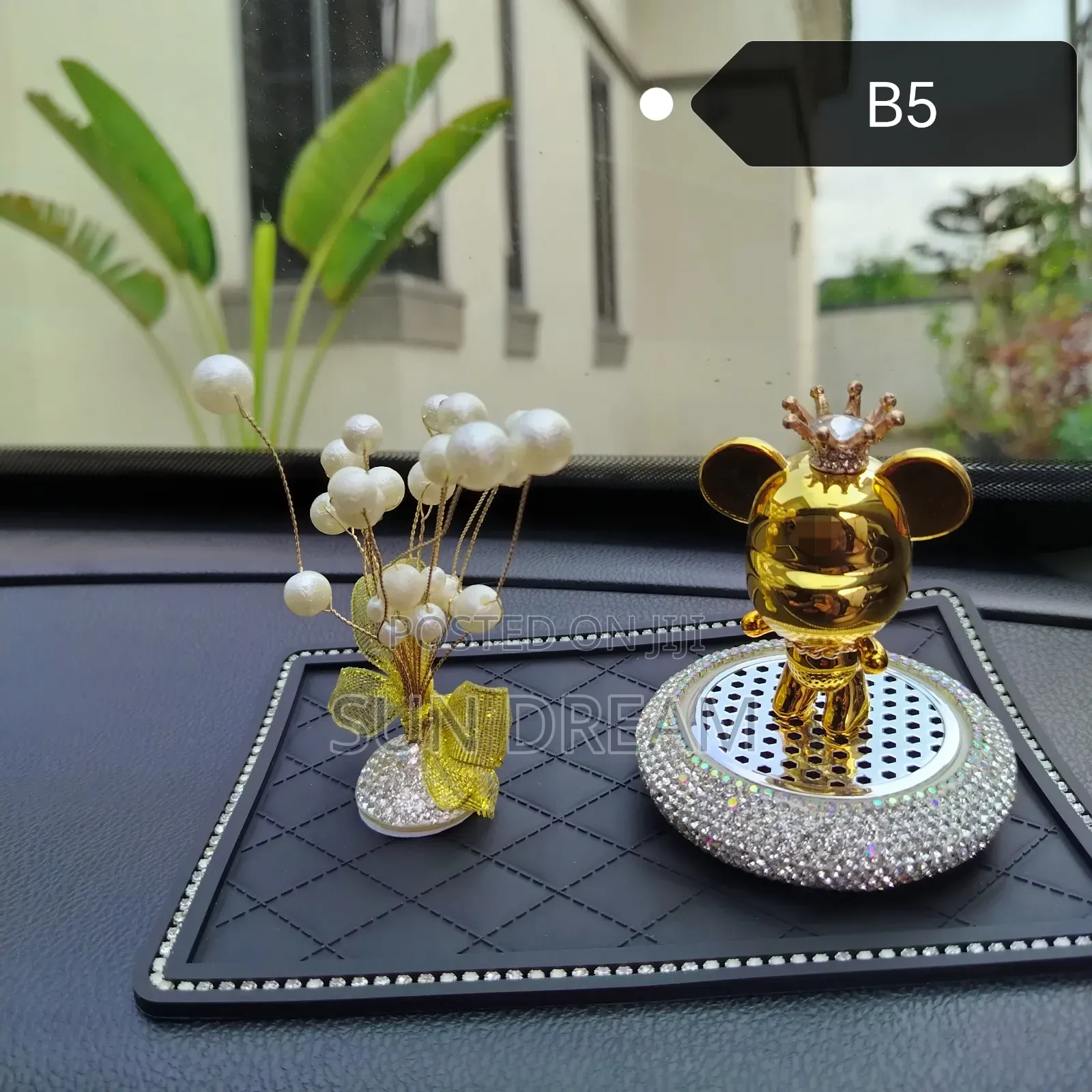 Car Ornaments Golden Cars Decoration Car Air Freshener