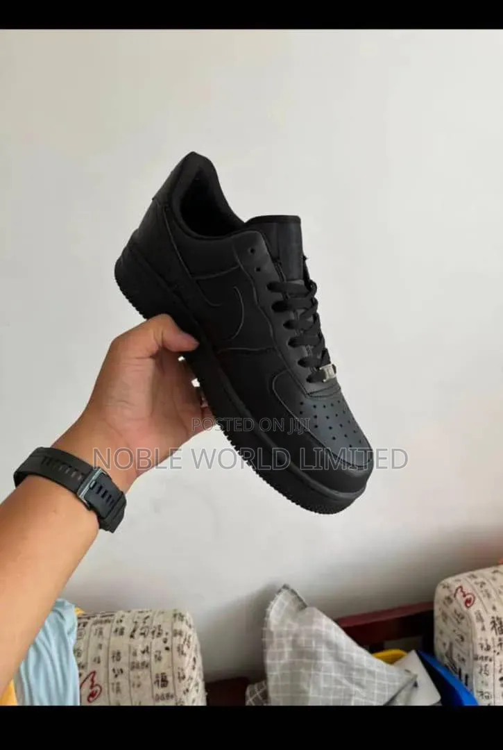 Size 46- 50 Nike Black White Sneakers Cw 6b