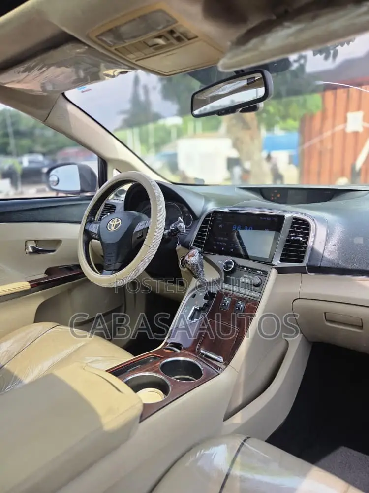 Toyota Venza V6 AWD 2010 Gold