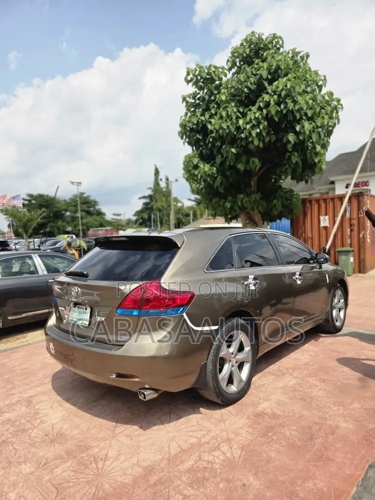 Toyota Venza V6 AWD 2010 Gold