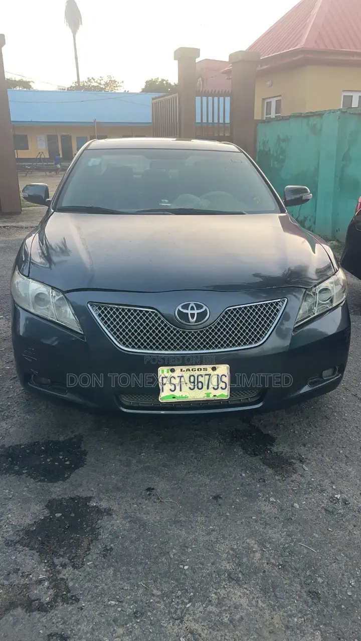Toyota Camry 2.4 SE Automatic 2008 Gray