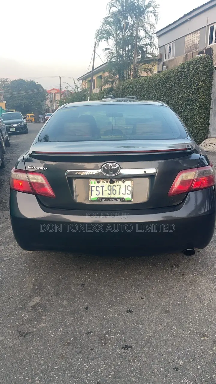 Toyota Camry 2.4 SE Automatic 2008 Gray