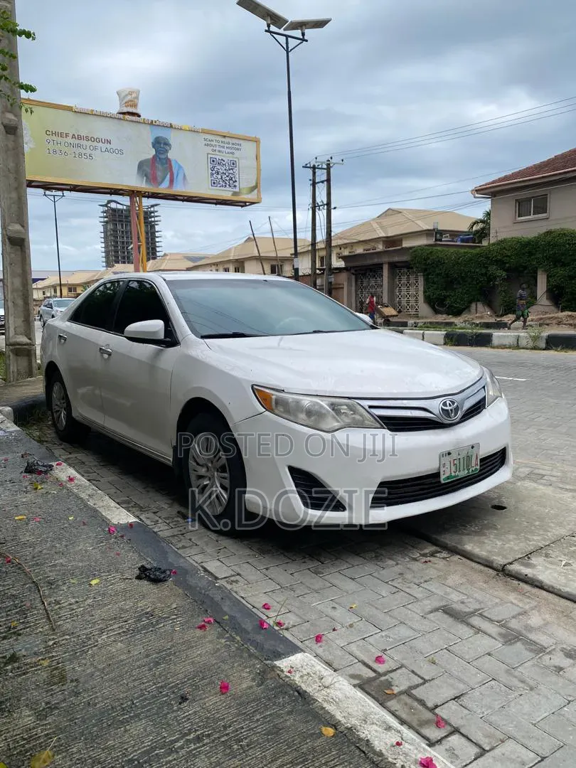 Toyota Camry LE 4dr Sedan (2.5L 4cyl 6A) 2014 White
